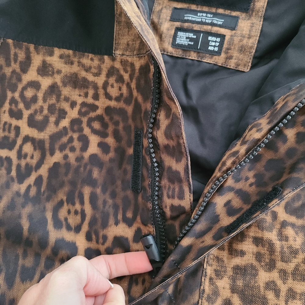 Volcom leopard pullover winter coat - Picture 3 of 7